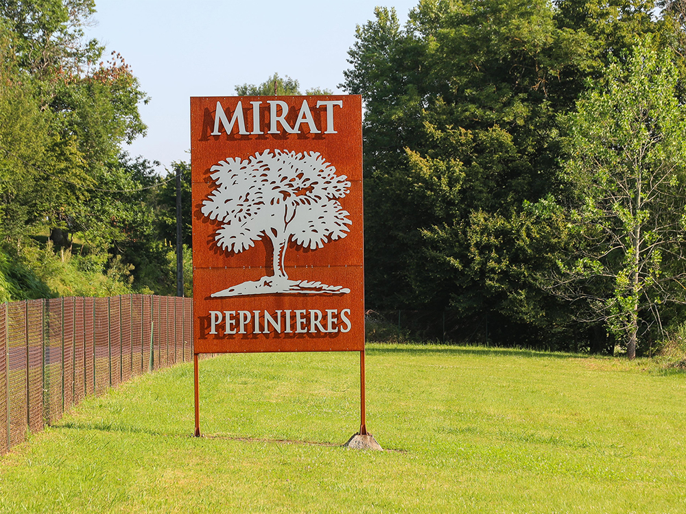 Pépinières Mirat à Uassac Panneau des Pépinières Mirat à Ussac